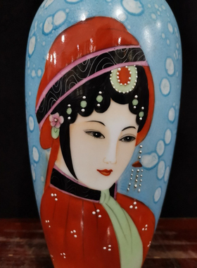 戏曲人物对瓶，一九六七年艺术瓷厂美研室周湘甫 高35cm口径7.5cm