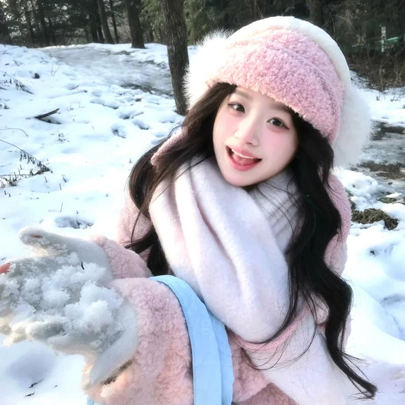 甜美可爱粉色针织帽子