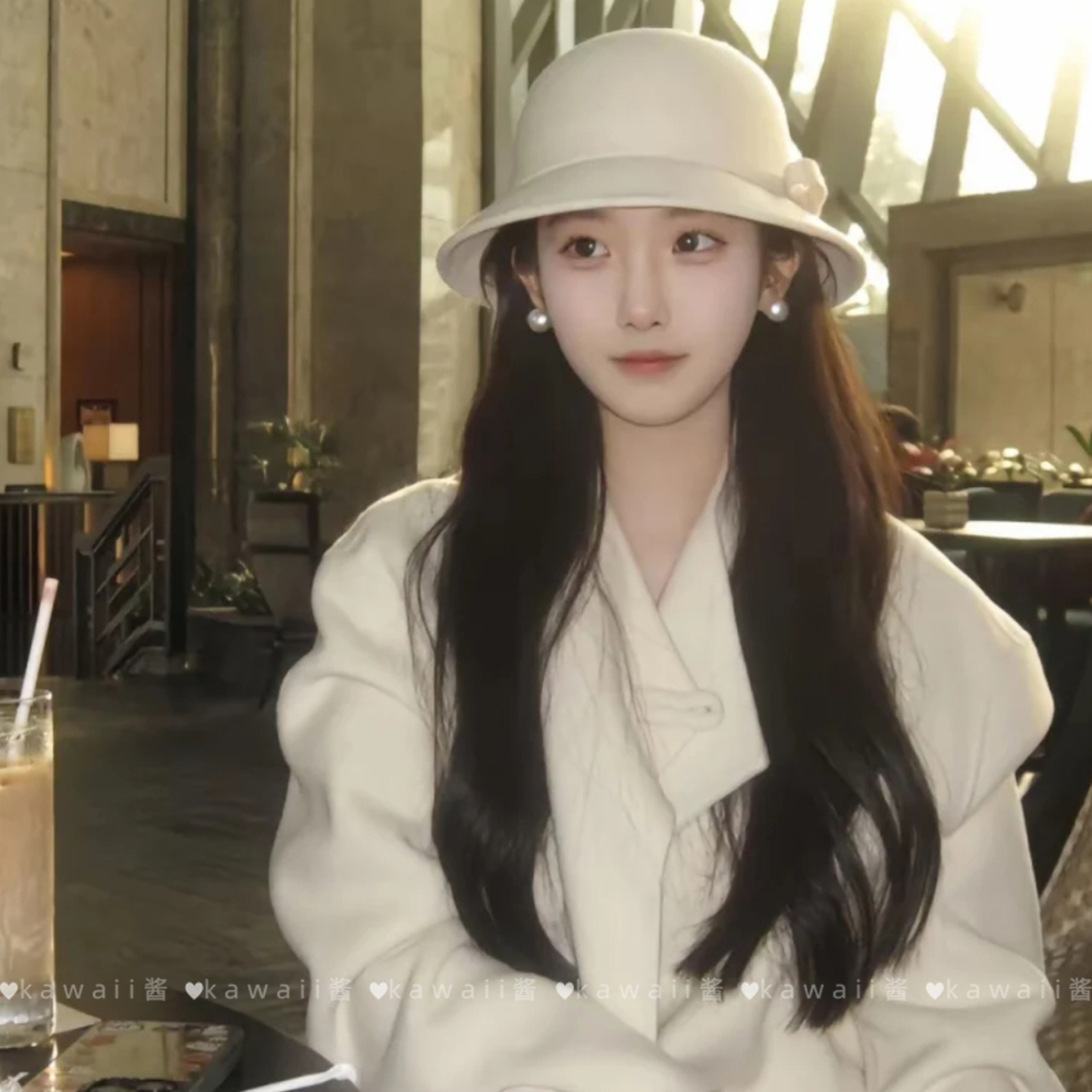 富家千金白色圆顶礼帽