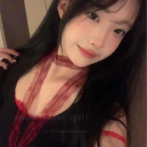 纯欲红色蕾丝花边丝巾