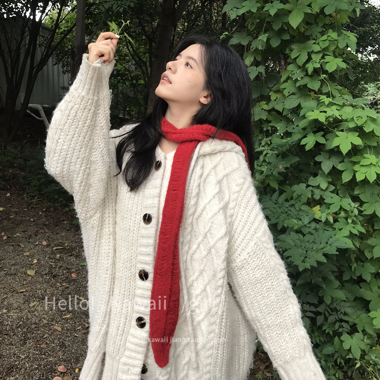 巨显白！红色细长窄毛线围巾