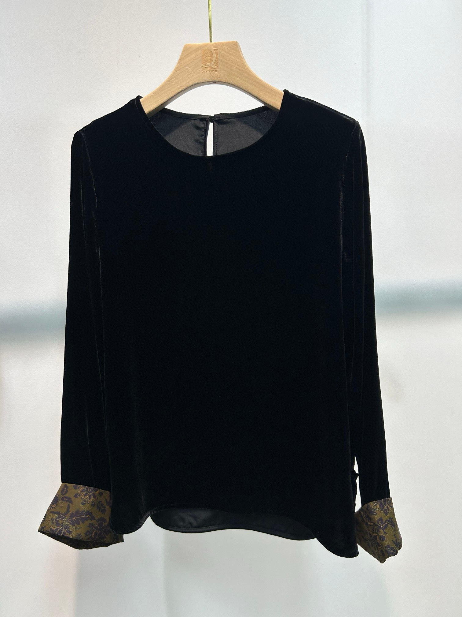 新中式国风丝绒上衣女圆领长袖打底衫时尚百搭上衣女