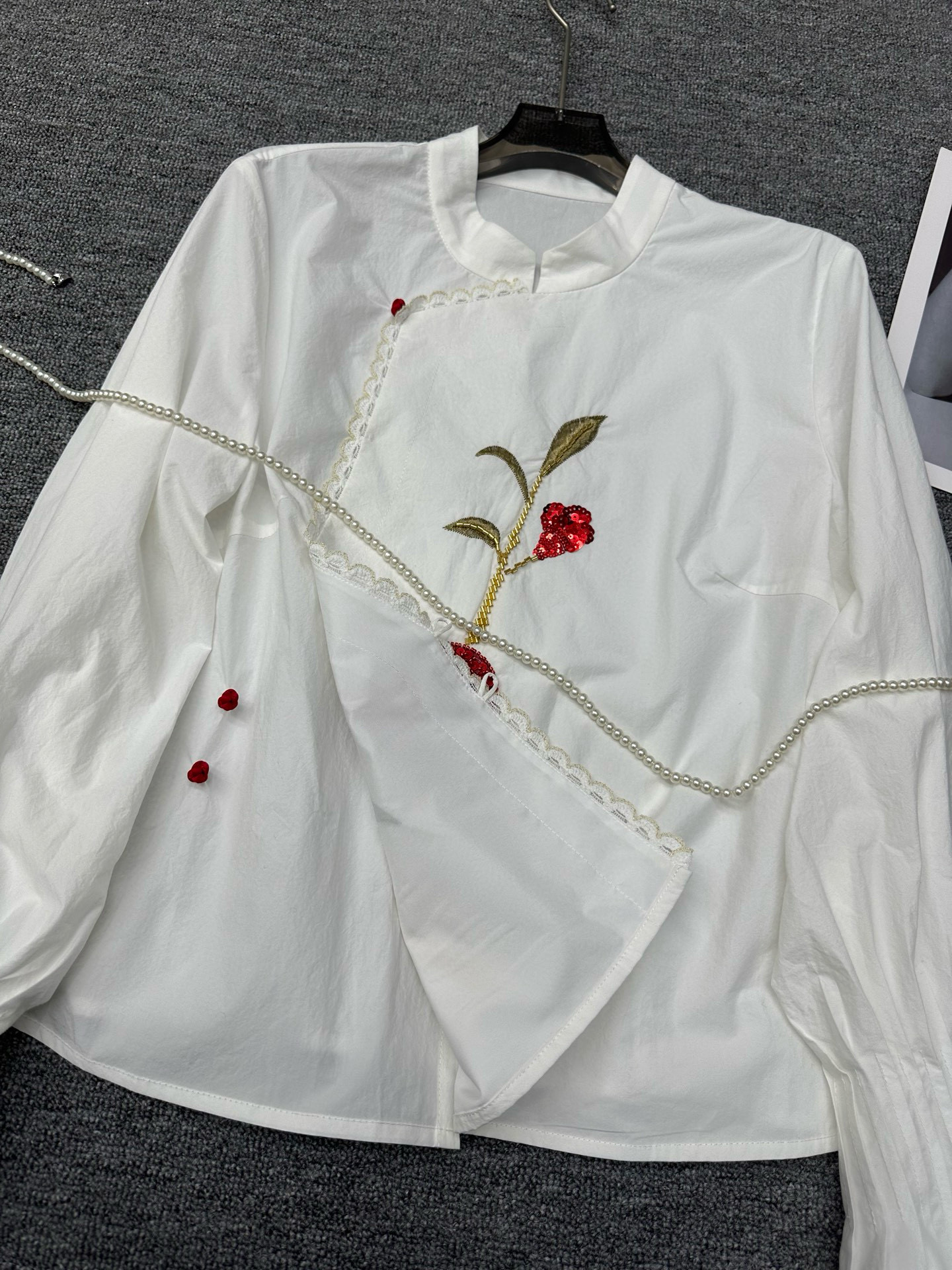 重工石榴刺绣工艺匹马棉新中式国风重工刺绣提花上衣女宽松上衣女