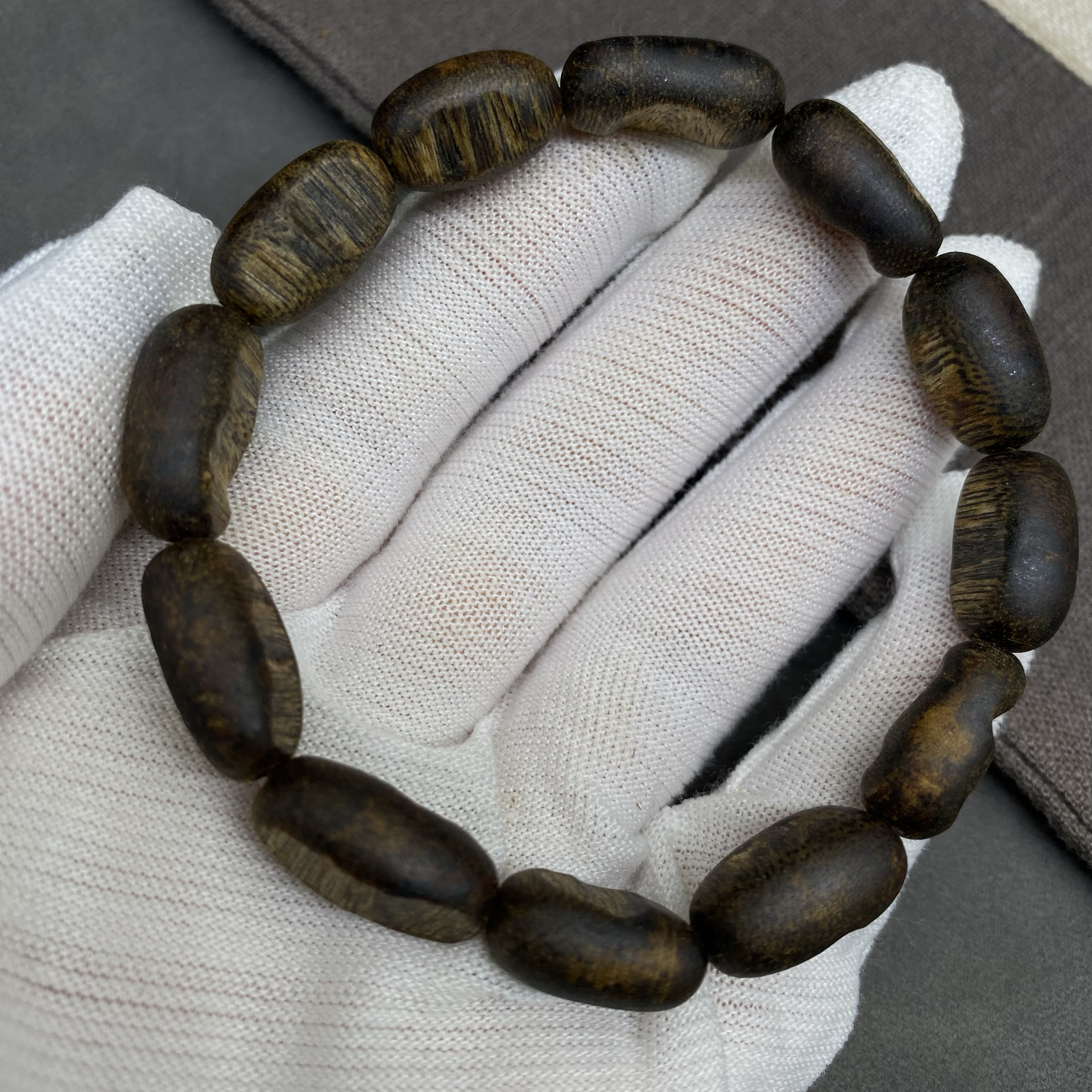 紫奇楠留疤沉香手串 熟透满油 生闻蜜香花香甜 气味浓冲 满油糯软