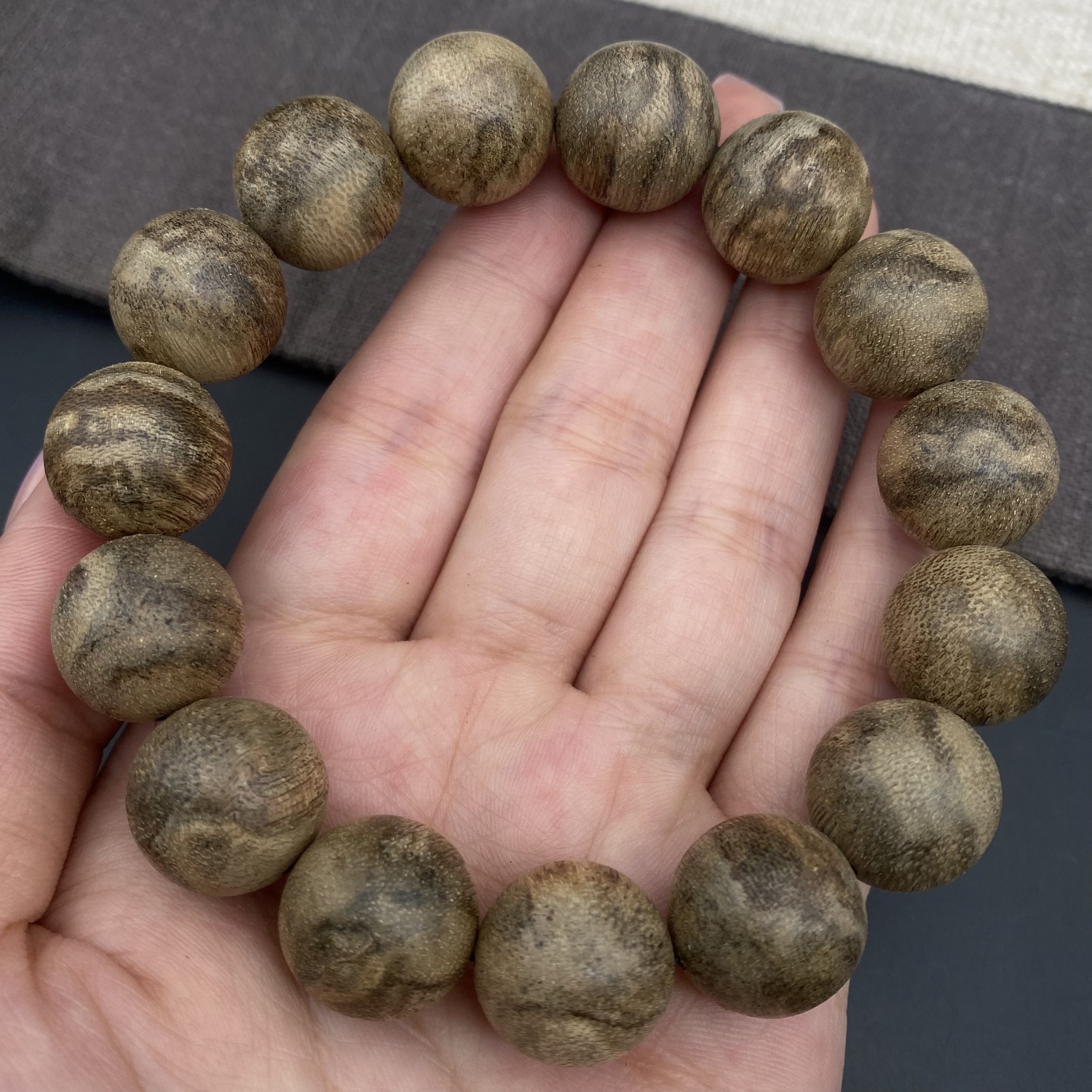 柬埔寨菩萨棋1.5手串 高品质接近八分沉水 味道更是绝绝子 重20克