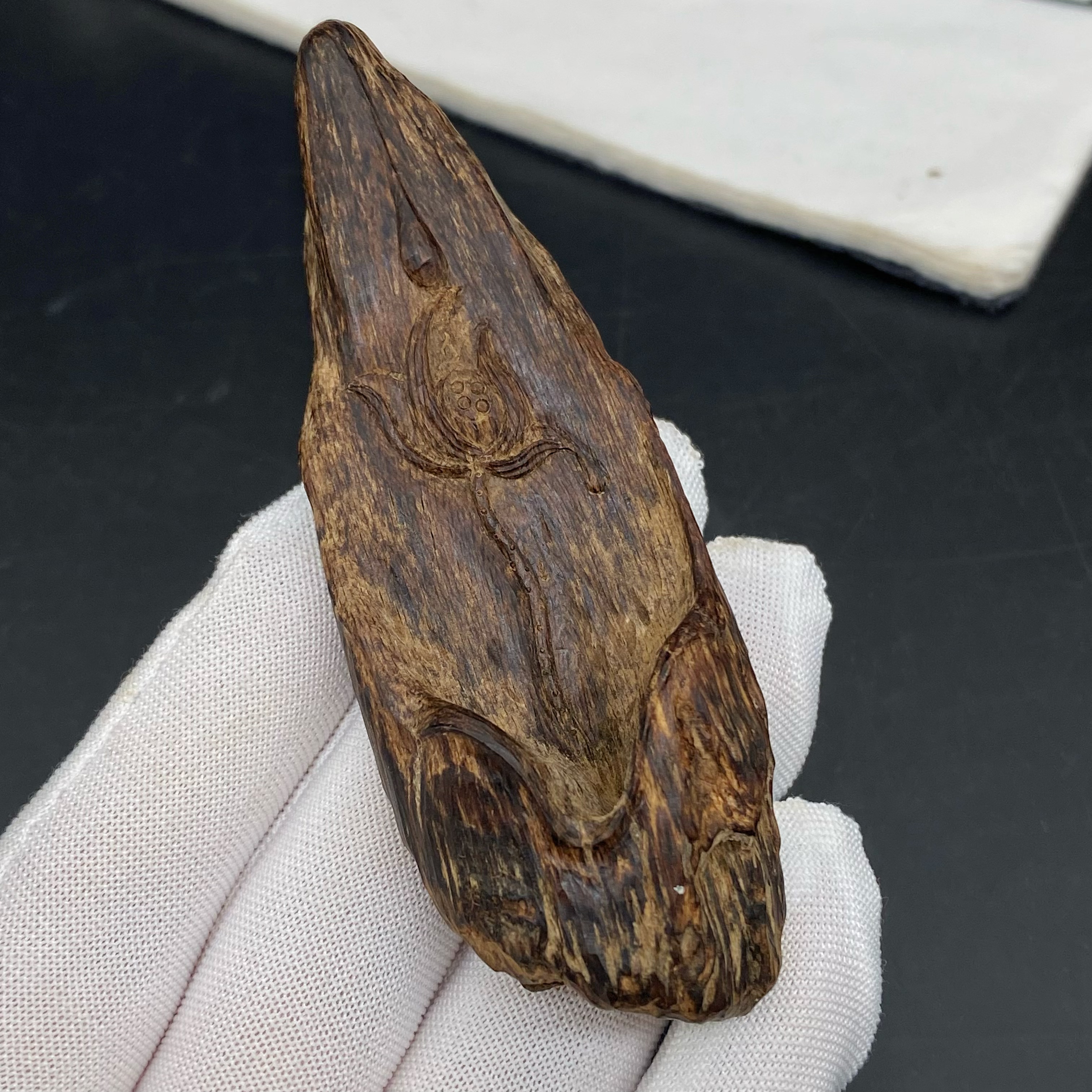 达拉干沉水 香脂充盈饱满品质 常温下凉钻明显 奶香甘醇伴着花香