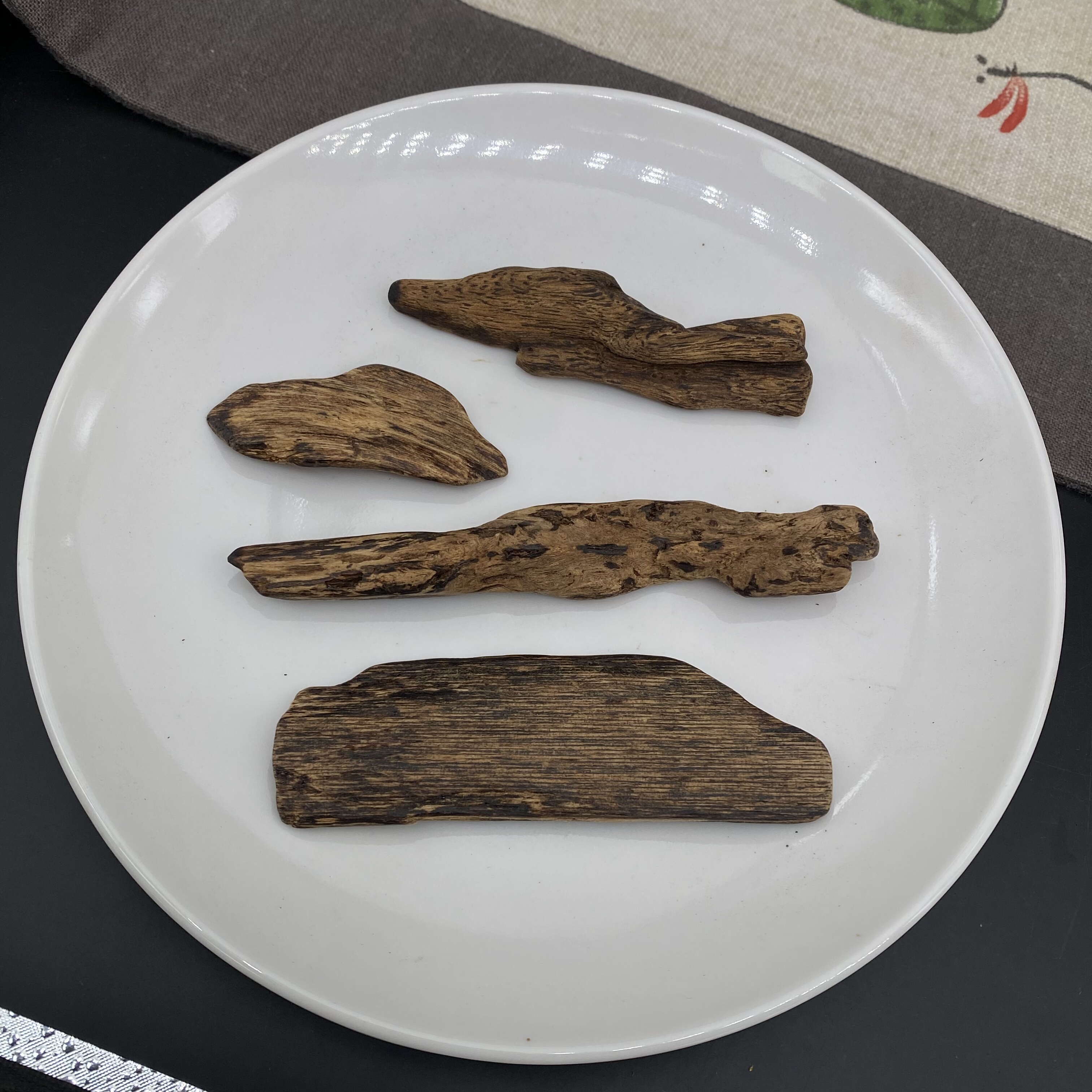 沉水达拉干树心油沉香原材料 做挂件吊坠 薰香上炉味道爆发力惊人