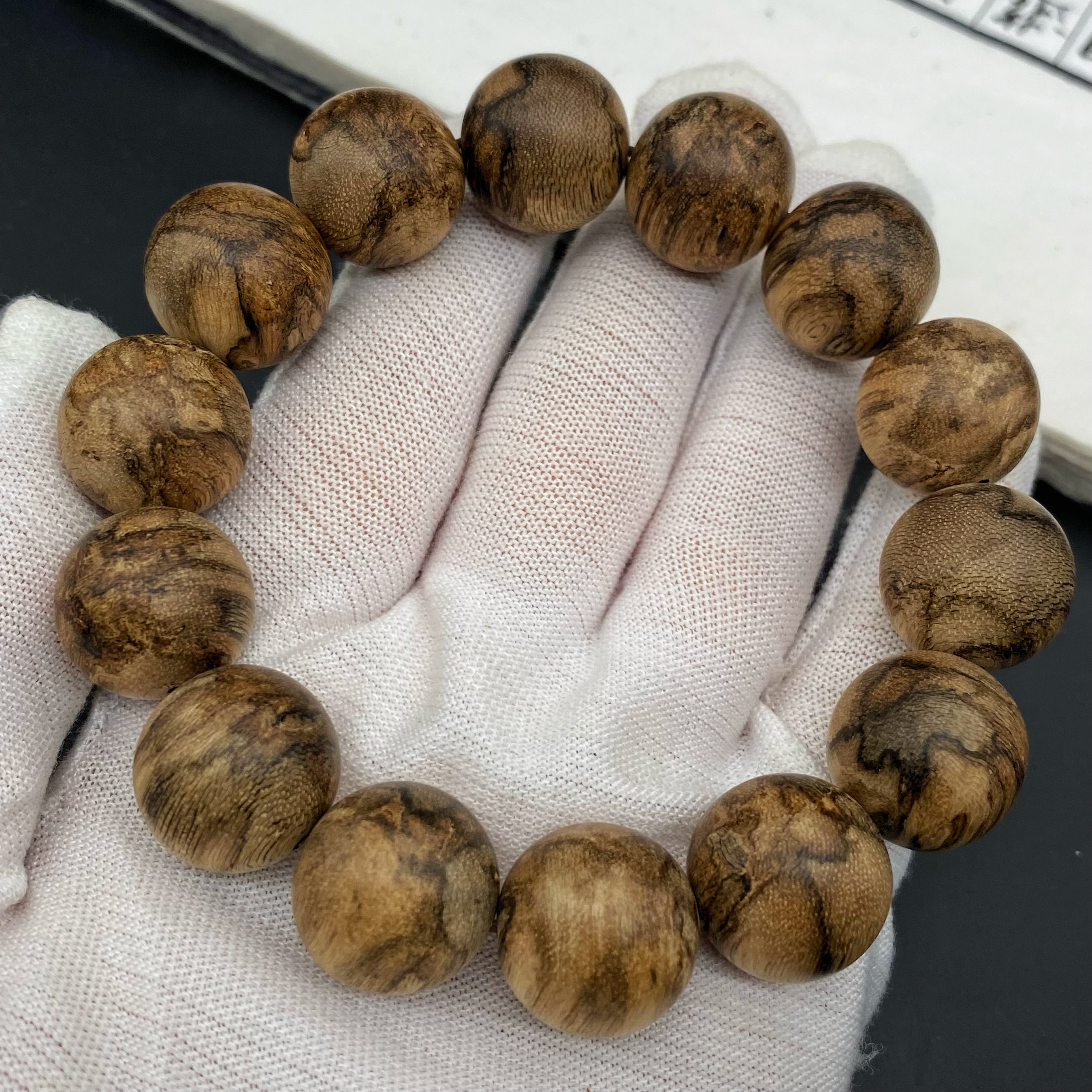 马尼捞1.6花珠沉香手串 生闻奶香带甜 花珠结油好 品相漂亮