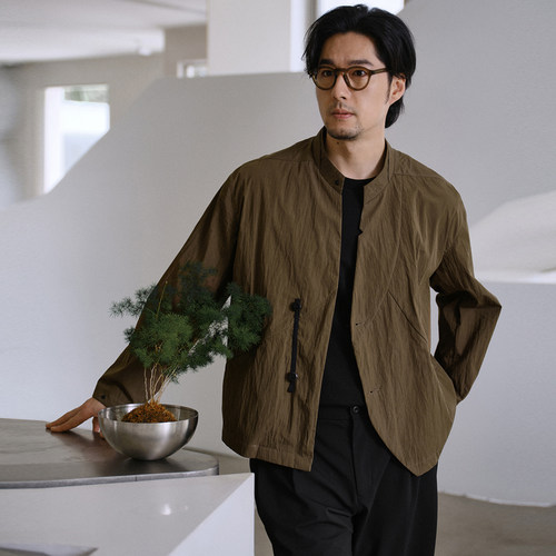 收留立领春秋宽松夹克不对称