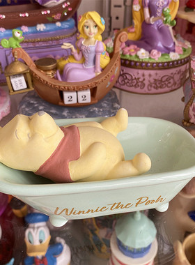 原d 敲可爱 维尼小熊躺浴缸陶瓷摆件 桌面加湿器