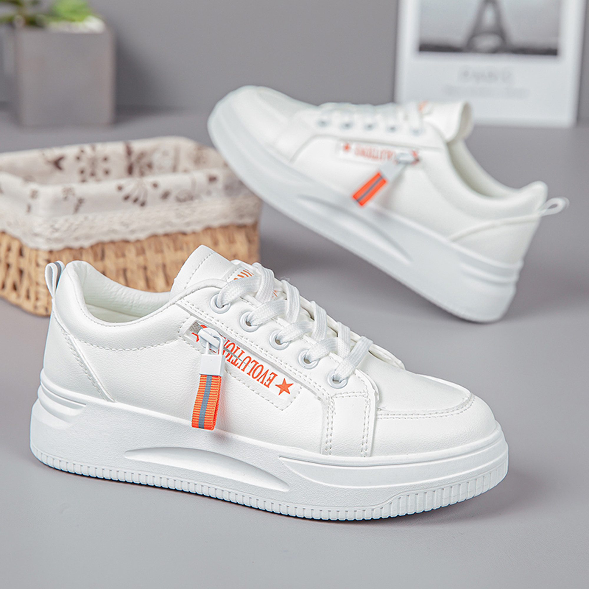 少女运动鞋子板鞋塑胶底轻便平底学生鞋秋冬春季小白鞋女式软底鞋