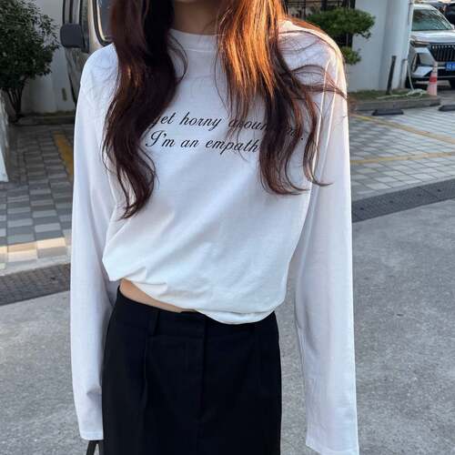 WAIT MORE 秋季韩系简约英文字母长袖T恤女百搭日常打底上衣6097
