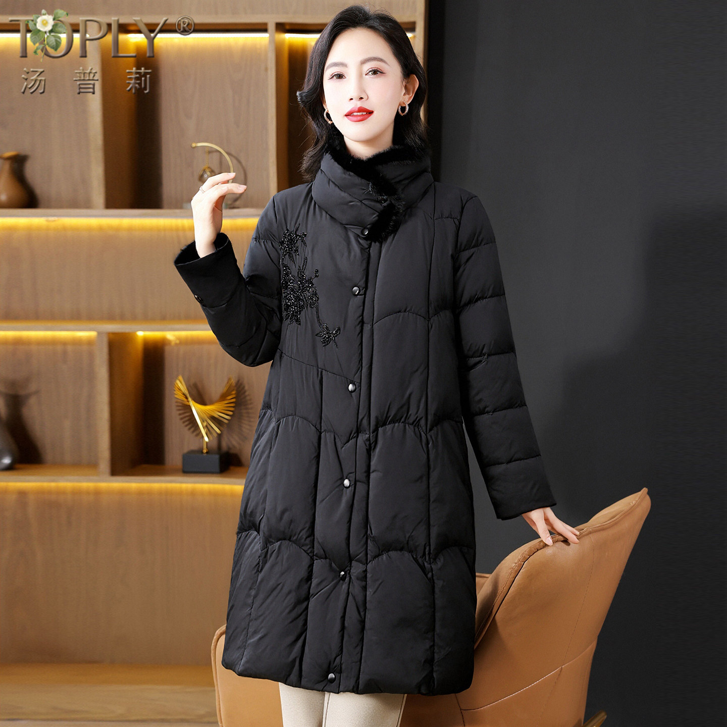 高端90白鹅绒羽绒服女中长款2025冬新款刺绣过膝厚款妈妈黑色外套