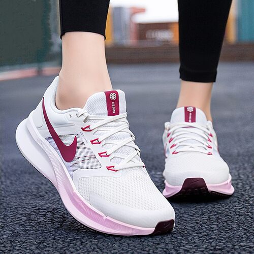 NIKE耐克跑步鞋女鞋新款RUN SWIFT 3缓震运动鞋透气粉红色休闲鞋