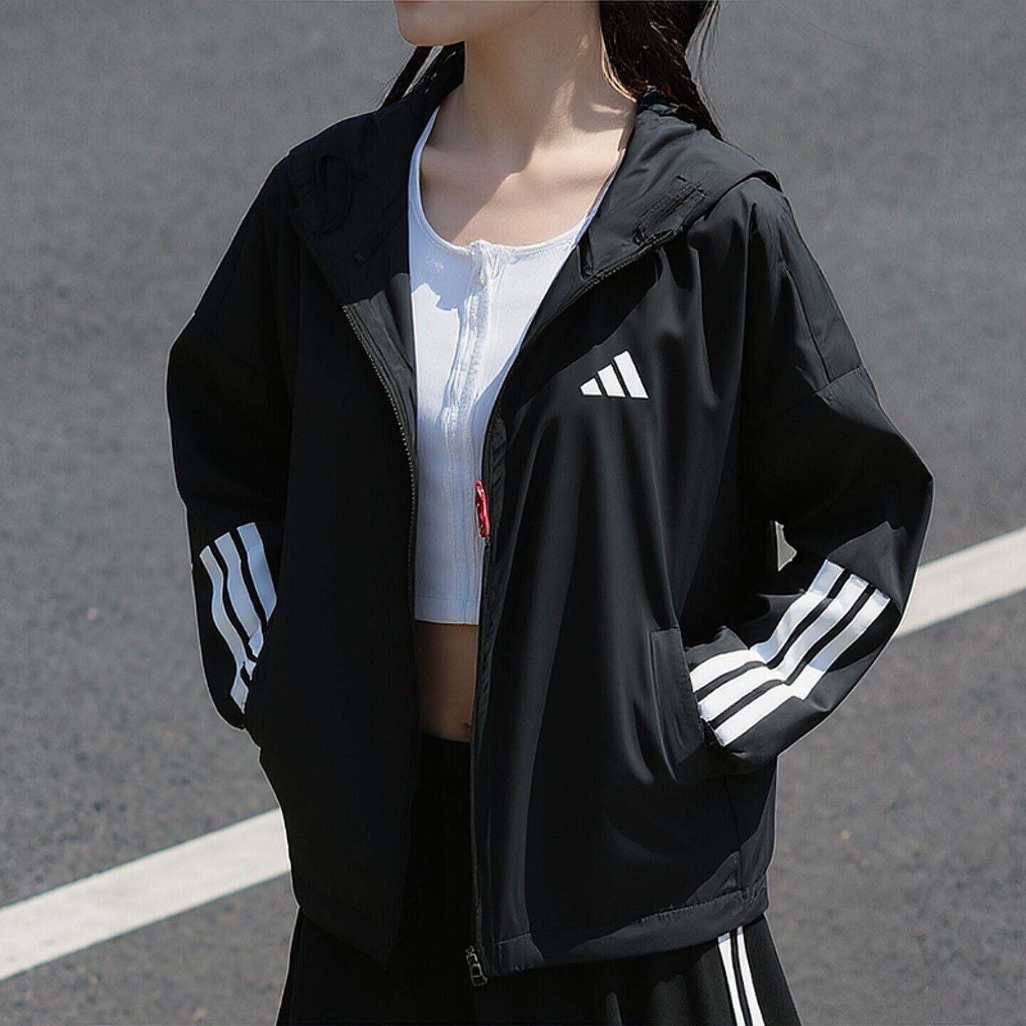 阿迪达斯防风衣女外套春