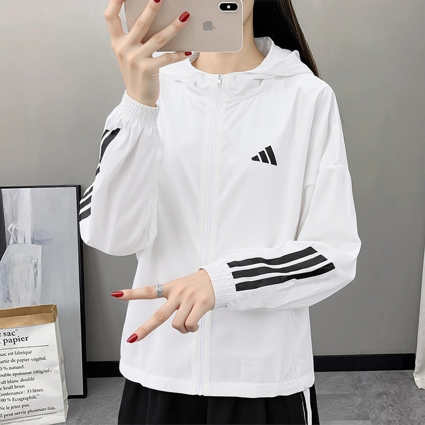 阿迪达斯白色女装外套新