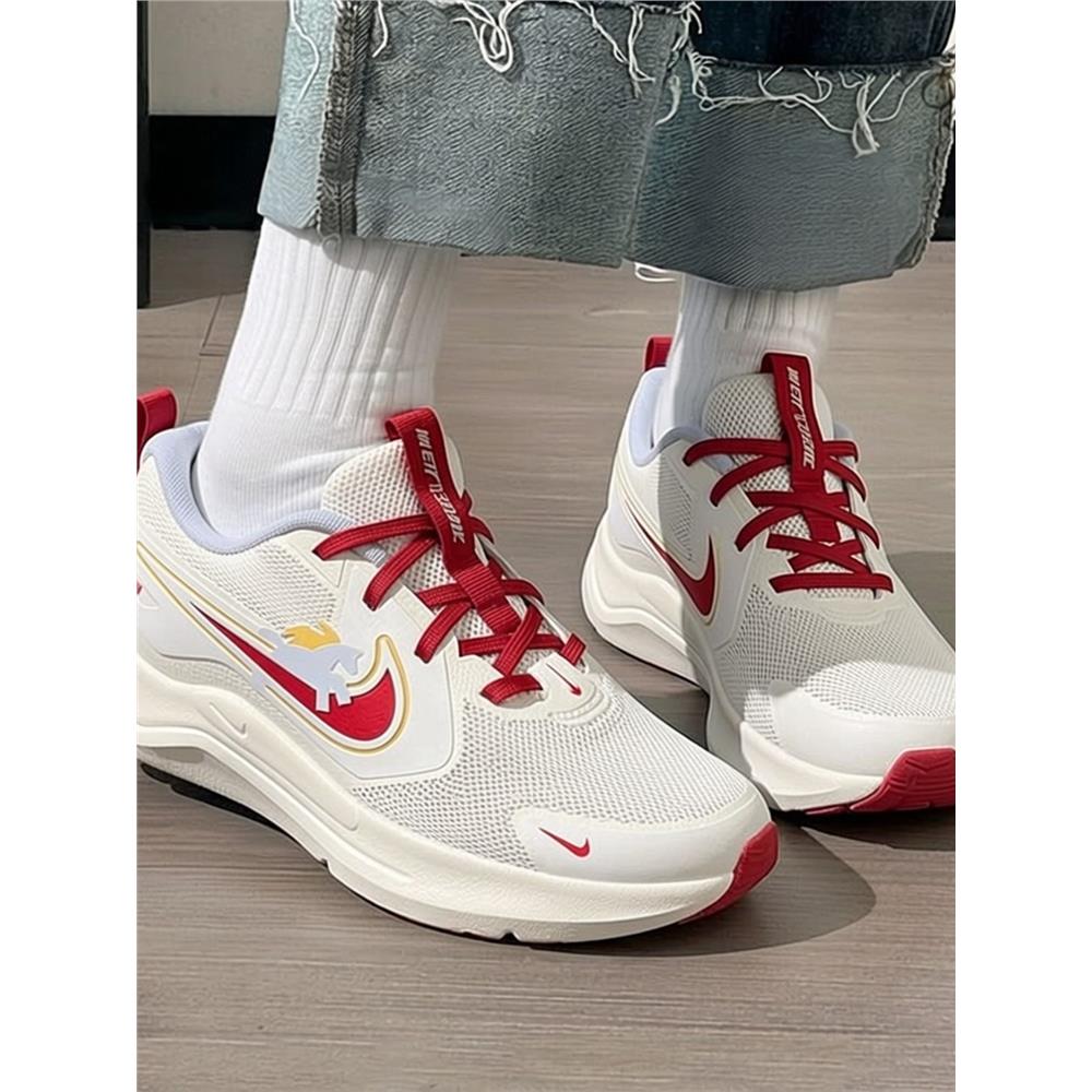 Nike耐克鞋子马年新款跑