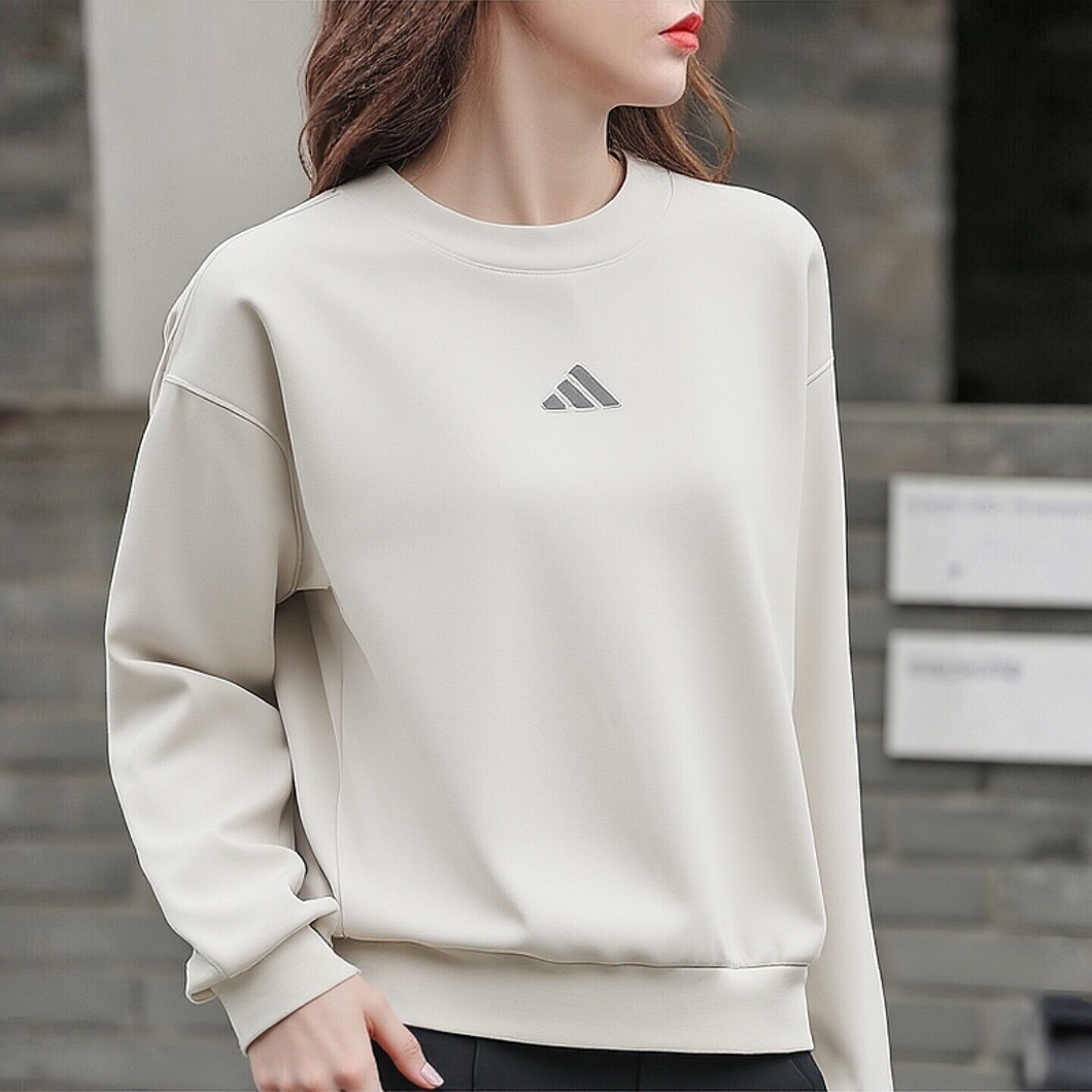 阿迪达斯纯色简约卫衣女装新款运动服针织加厚防风圆领上衣套头衫