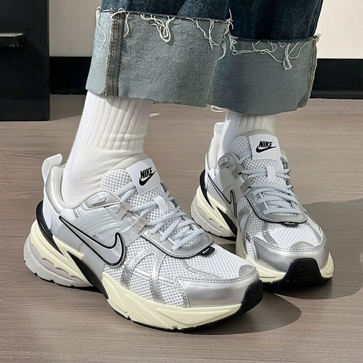 Nike耐克鞋子正品V2K老爹鞋透气网面鞋新款运动鞋厚底跑步鞋女鞋