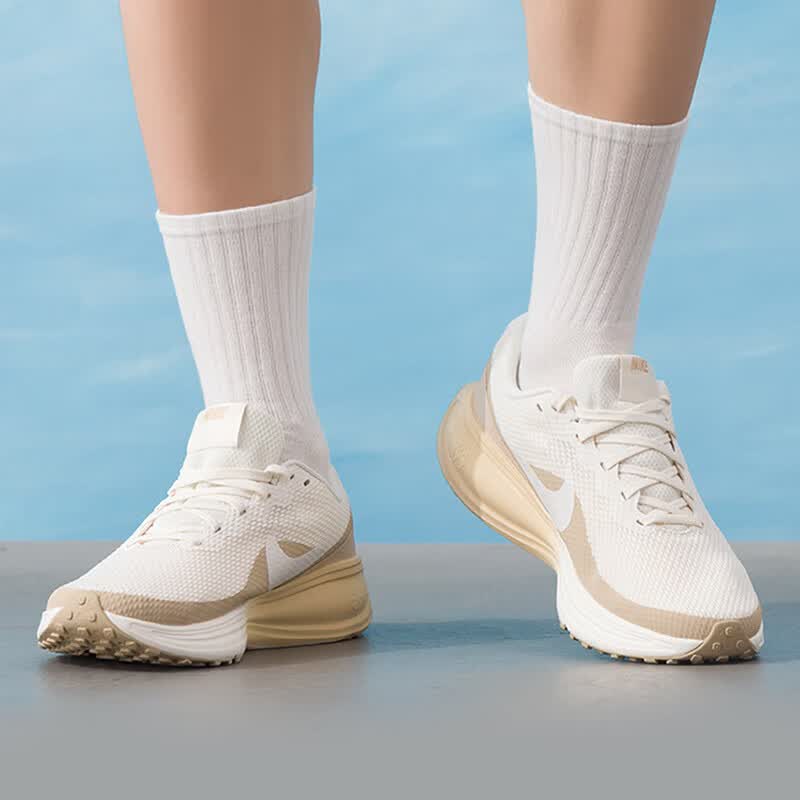 Nike耐克新款男跑步鞋正品超轻缓震透气运动鞋白色专业减震鞋