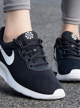 NIKE女款跑步鞋耐克轻便