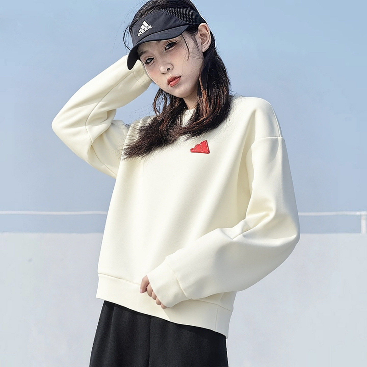 阿迪达斯卫衣女秋季新款圆领宽松美式运动服校园纯色套头衫白上衣