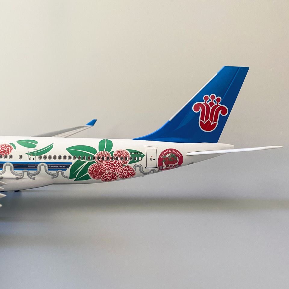 47厘米带轮子带声控灯南航330飞机模型荔枝号彩绘南方航空客机