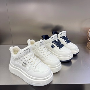 2025冬厚底加绒小白鞋女百搭舒适轻便休闲配阔腿裤运动减龄高帮鞋