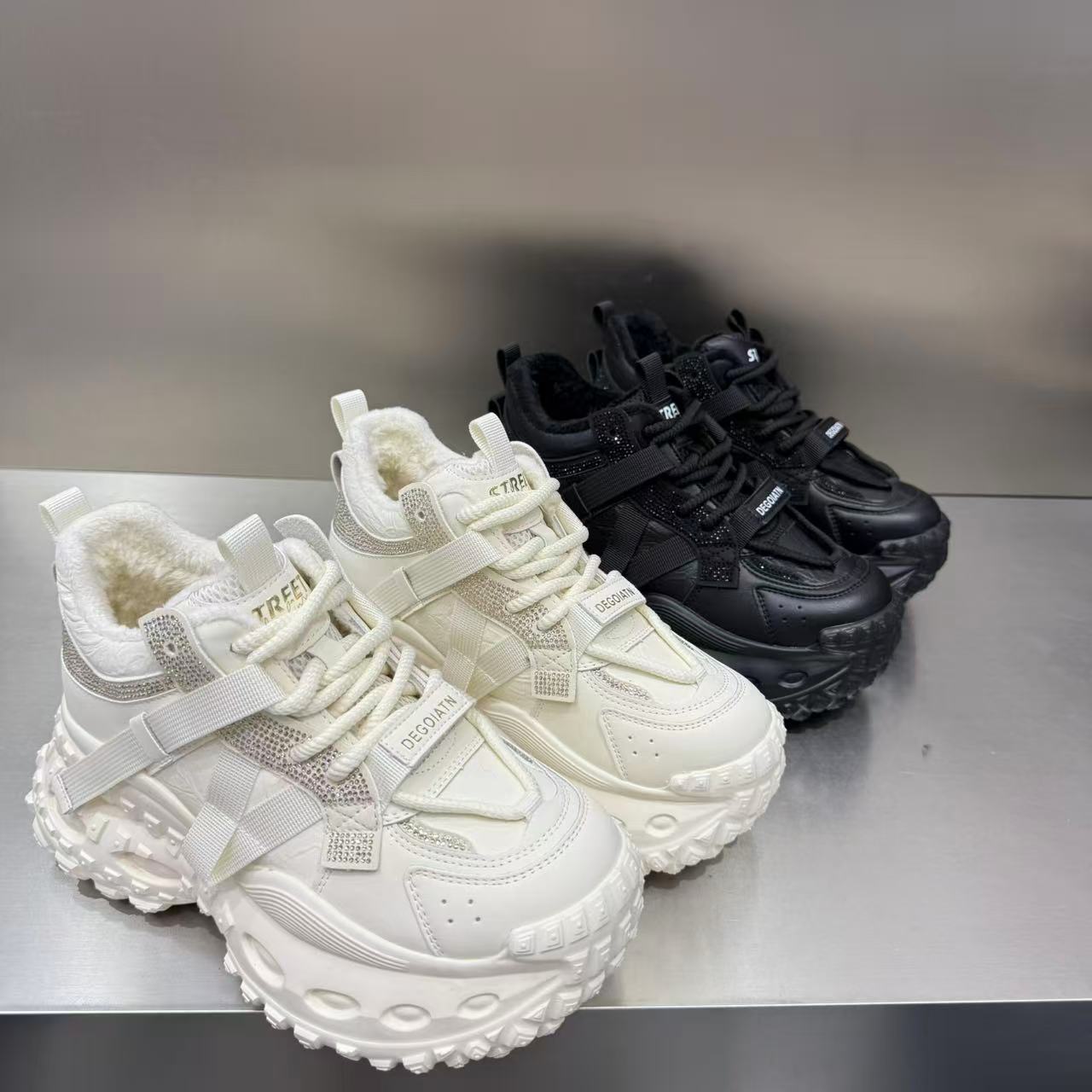 欧货榴莲底厚底休闲老爹鞋女2025冬运动休闲潮加绒轻便棉鞋慢跑鞋