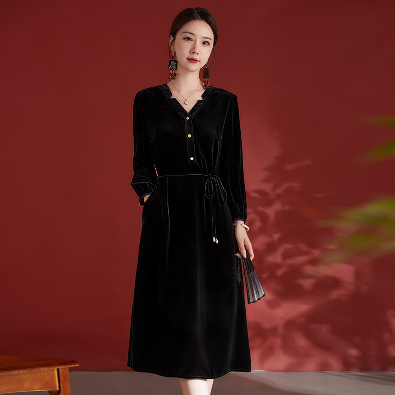 时尚百搭连衣裙年轻妈妈女装中长款口袋设计2026春秋新款V领裙子