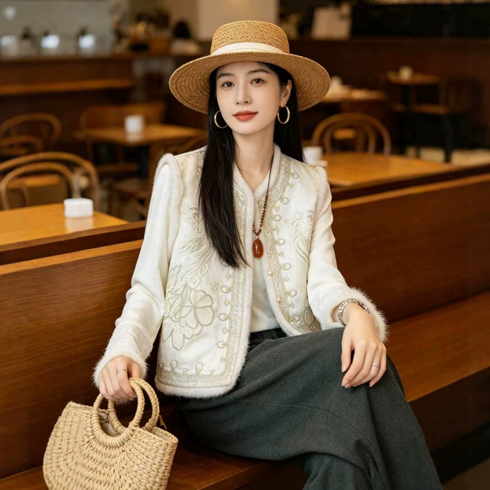 新中式国风女装古法绣钉珠百搭毛边马甲秋冬复古夹棉保暖坎肩马夹