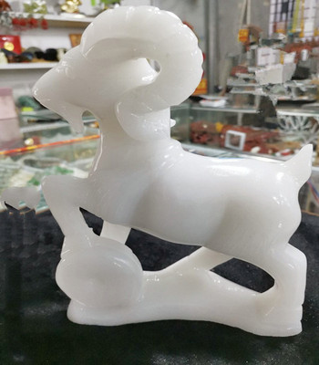 玉石羊生肖羊摆件办公室