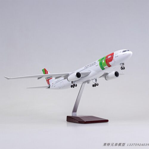 带灯仿真飞机模型葡萄牙航空拼装