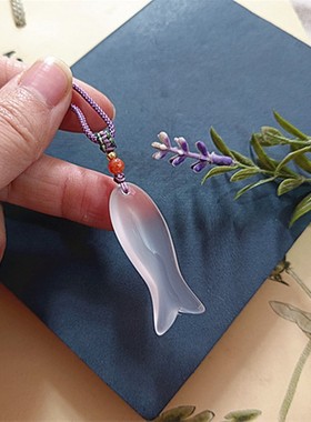 女士高冰玉髓年年有余项链