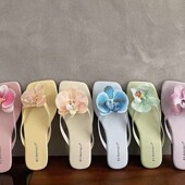 仙女风度假海边人字拖鞋 女小众晚晚风花瓣沙滩夹趾凉拖露趾平底拖