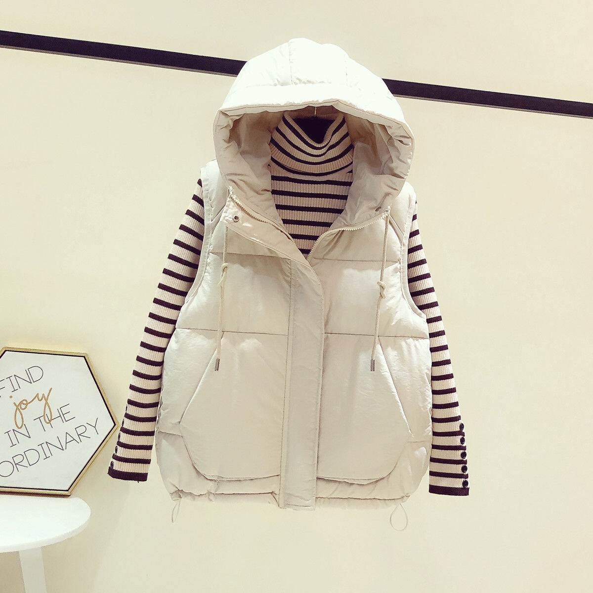 2025秋冬季新款外穿短款马夹加厚棉服坎肩背心连帽抽绳马甲女