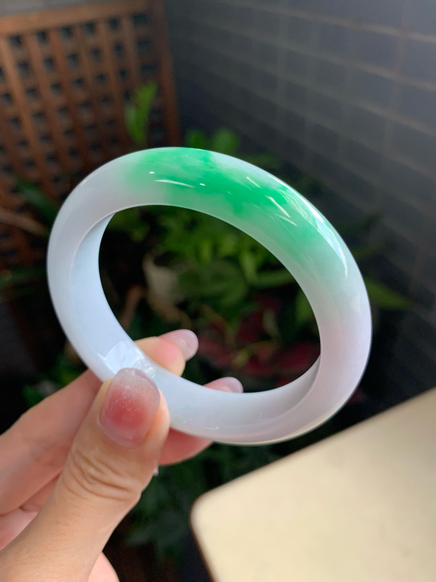 A货手镯52圈口冰糯种飘绿圆条手镯种老肉细女款带证书