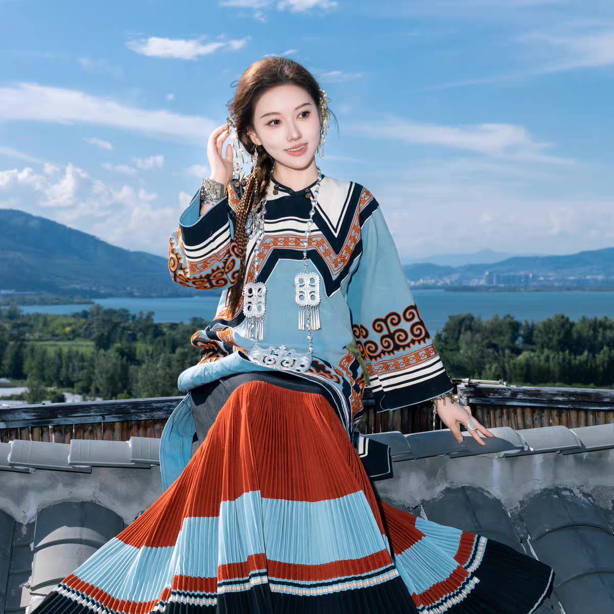 新款彝族舞蹈演出服女盛装礼赞民族服装成人火把节大摆裙舞蹈服