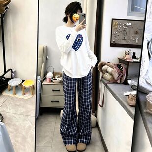 2026秋季韩版宽松韩版套装女盐系穿搭长袖T恤学生格子裤子两件套