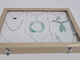 金黄色皮革9格吊坠托盘金银首饰品收纳项链覆盖固定玻璃箱盒订制