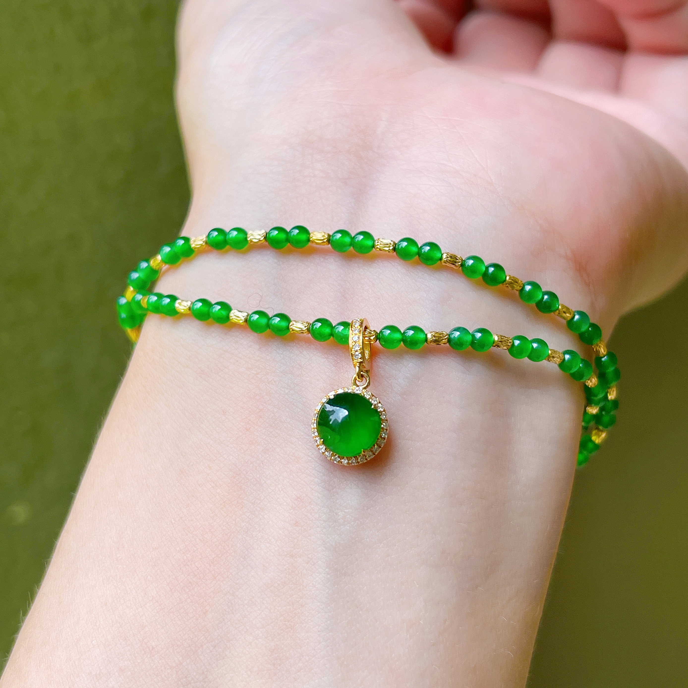 天然高冰种辣阳绿色翡翠蛋面18k黄金吊坠锁骨项链手串配件可叠戴