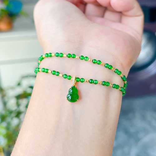 天然冰种辣阳绿色翡翠葫芦吊坠