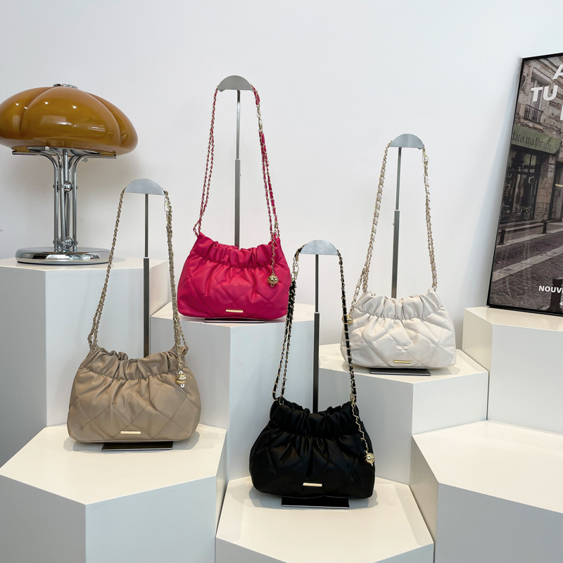 秋冬新款时尚休闲单肩包菱格百搭链条斜挎包潮轻奢通勤手提包