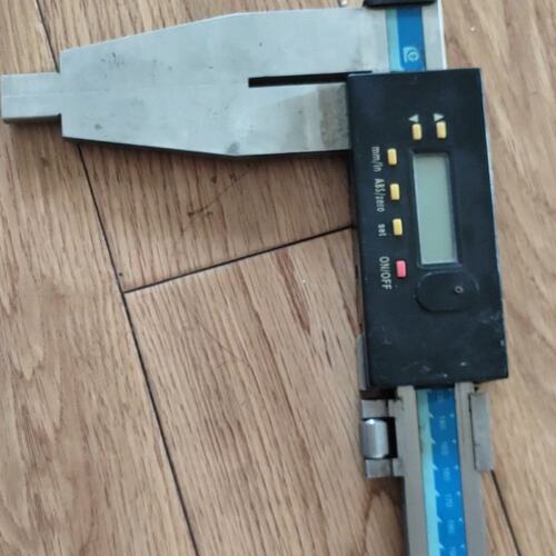 议价广陆0-1000mm数显卡尺，功能正常，成色如图，要的直接拍议价