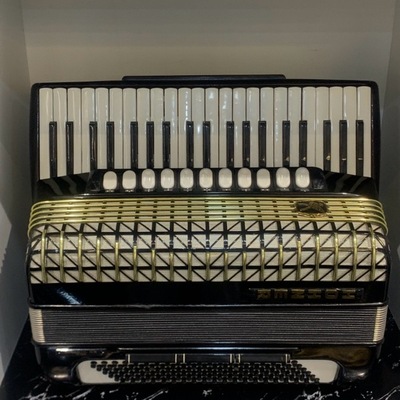 霍纳手风琴120贝司4排簧（有使用痕迹）