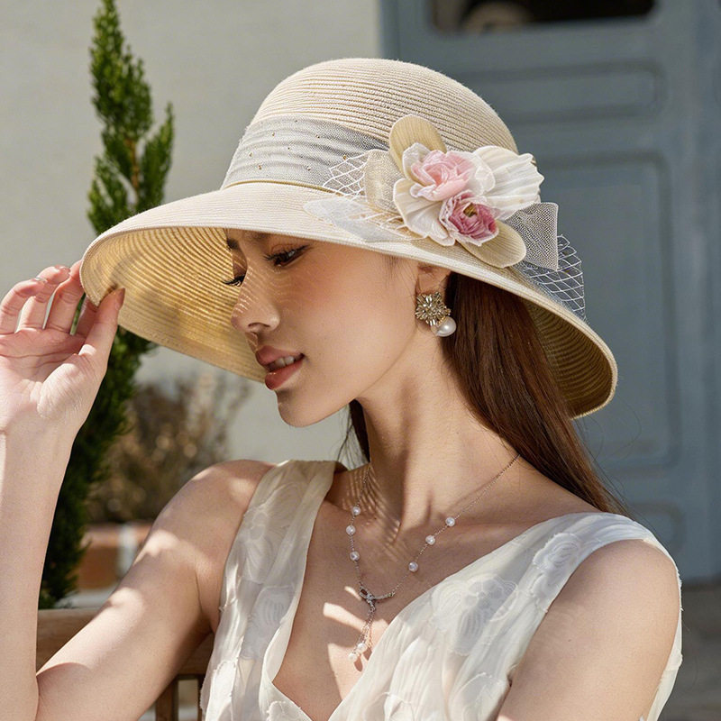 2026年春夏草编女帽赫本风网纱花朵草帽女可折叠旅游度假大遮阳帽