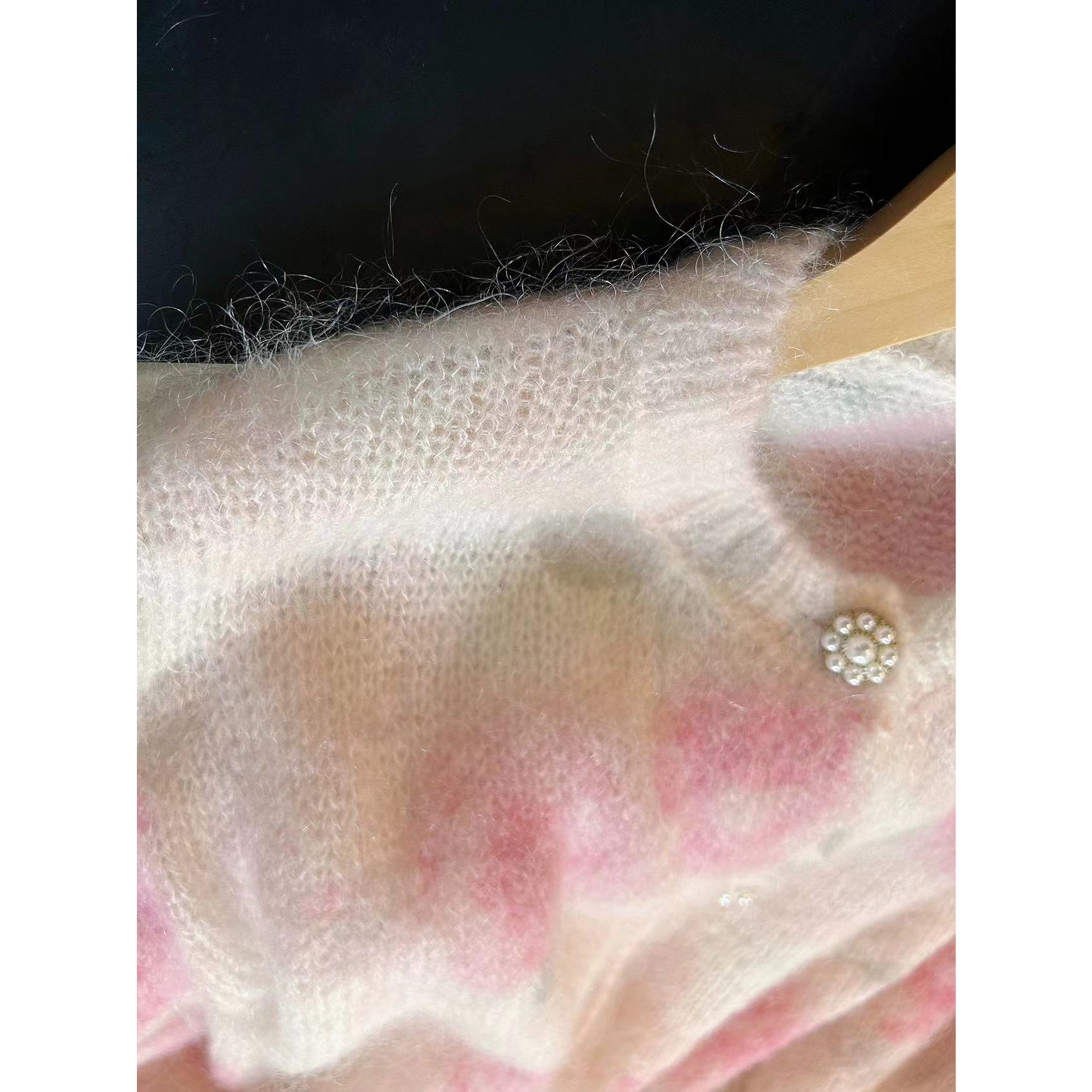 海马毛毛衣女款2025粉色印花长袖上衣设计感小众薄款针织开衫外套