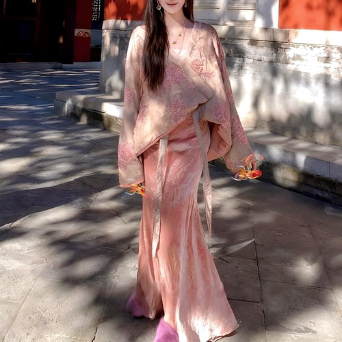 中式制绣花羽绒服外套+丝绒半裙