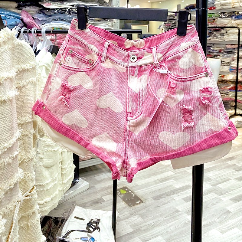 地球店粉色爱心图案翻边牛仔短裤女夏高腰A字裤子小众设计感