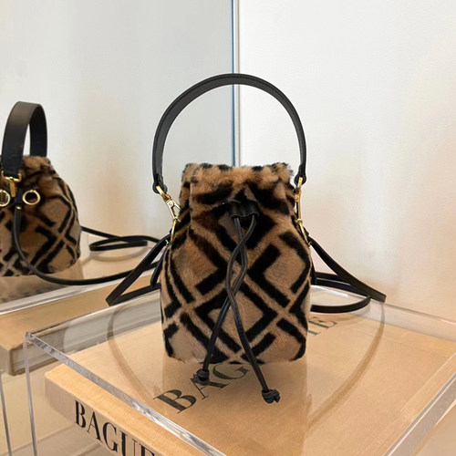 水桶包清新撞色羊毛单肩斜挎包